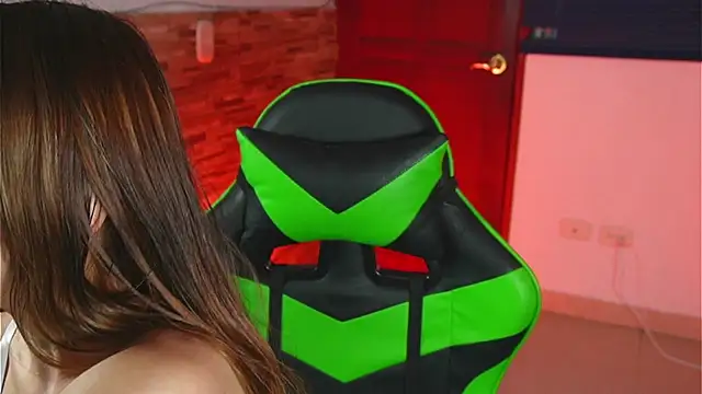 Michell Wallker online show from March 15, 5:41 pm