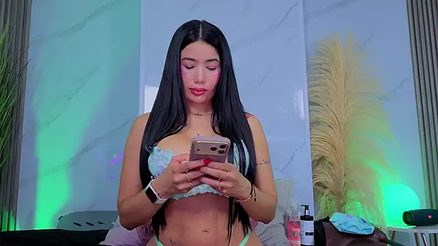 Snapshot of Chlooee__ chatting on August 6, 2:02 am Chlooee online show from August 6, 2:02 am