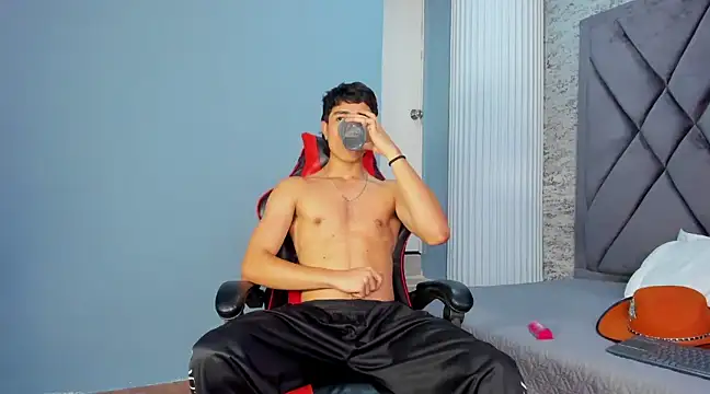Snapshot of JoshRashfordd chatting on February 17, 2:48 pm JoshRashfordd online show from February 17, 2:48 pm