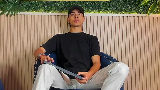 Snapshot of JoshRashfordd chatting on September 12, 12:16 pm JoshRashfordd online show from September 12, 12:16 pm