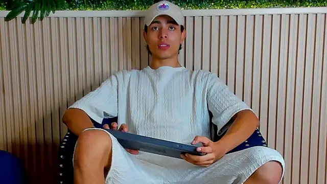 Snapshot of JoshRashfordd chatting on September 26, 11:47 am JoshRashfordd online show from September 26, 11:47 am