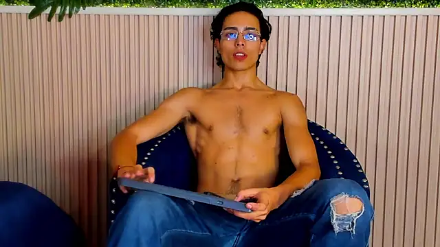 Snapshot of JoshRashfordd chatting on October 6, 5:38 am JoshRashfordd online show from October 6, 5:38 am