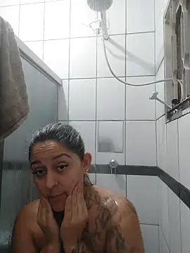 baixinhaloira online show from November 3, 12:24 am