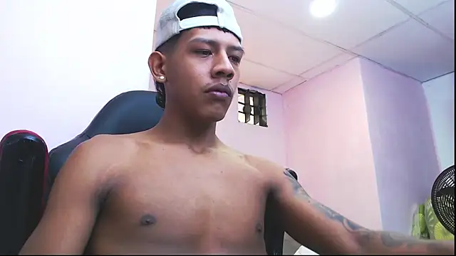 Snapshot of mr_stiven_ chatting on January 5, 8:22 am mr stiven  online show from January 5, 8:22 am