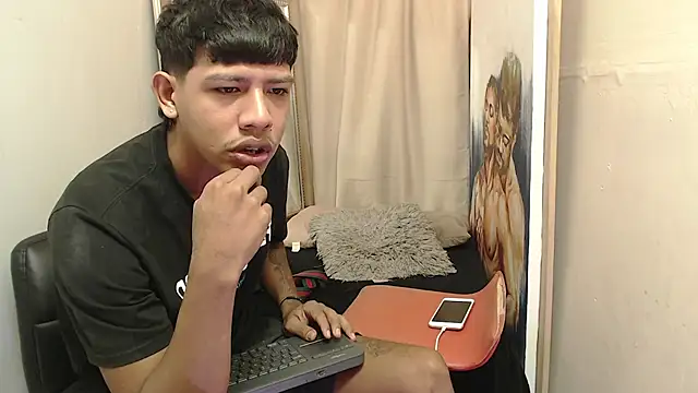 Snapshot of mr_stiven_ chatting on November 16, 2:17 am mr stiven online show from November 16, 2:17 am