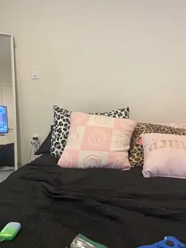 Snapshot of Charismasweets chatting on October 3, 9:01 pm Charismasweets online show from October 3, 9:01 pm