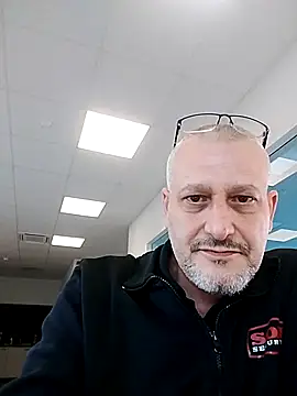 Snapshot of Husoban chatting on December 5, 3:20 pm Husoban online show from December 5, 3:20 pm