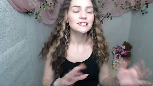 Snapshot of Lina_Star_S chatting on January 3, 6:33 am Lina Star S online show from January 3, 6:33 am