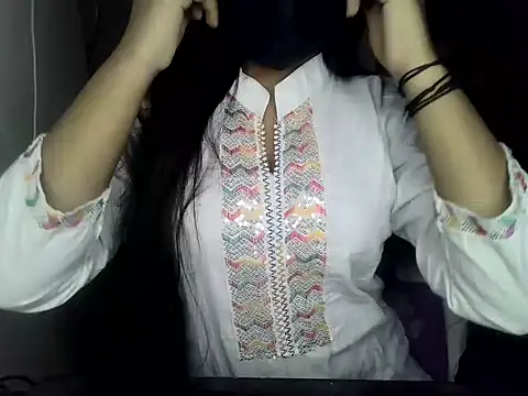 Snapshot of ishi_Beauty chatting on December 3, 4:20 am ishi Beauty online show from December 3, 4:20 am