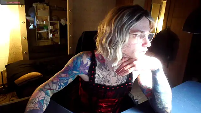 Julia dolls online show from March 17, 6:11 pm