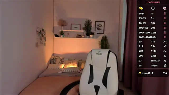 Snapshot of StephanieBoobs chatting on December 14, 10:24 am StephanieBoobs online show from December 14, 10:24 am