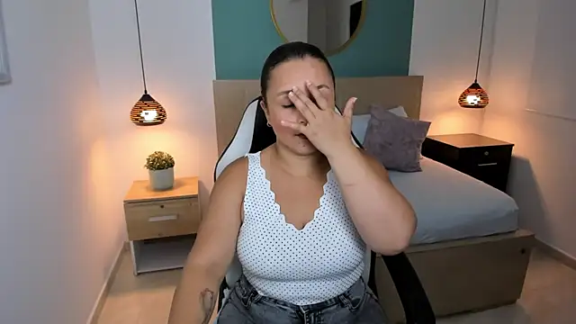 linda rios  online show from January 21, 7:06 pm