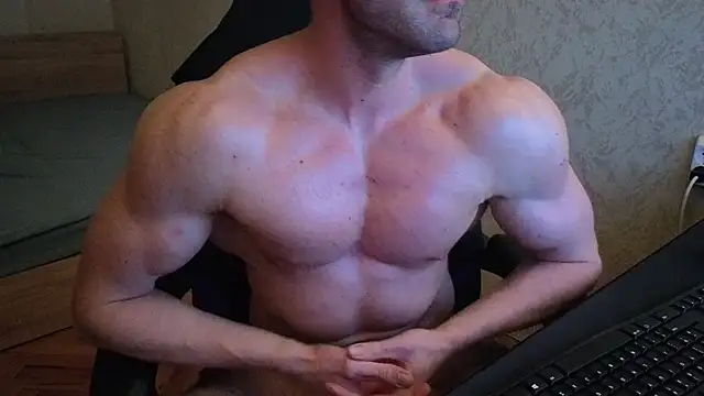 Snapshot of TheFitGiant chatting on February 28, 7:25 pm TheFitGiant online show from February 28, 7:25 pm