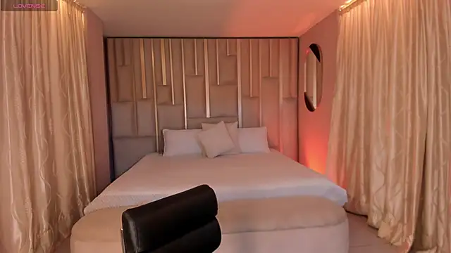 MiaFarrell  online show from January 16, 6:45 pm