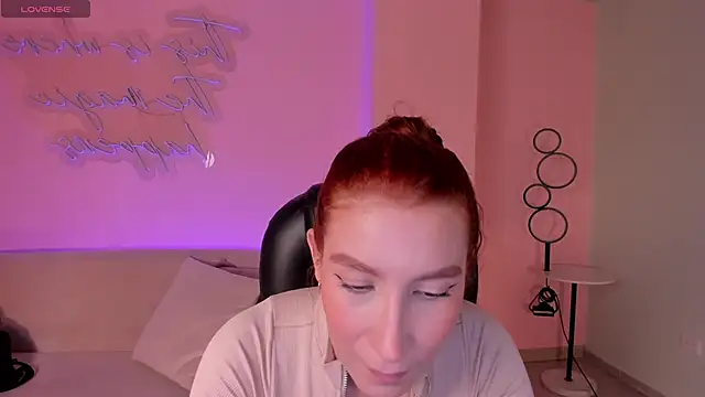 Snapshot of MiaFarrell_ chatting on May 28, 5:10 pm MiaFarrell online show from May 28, 5:10 pm