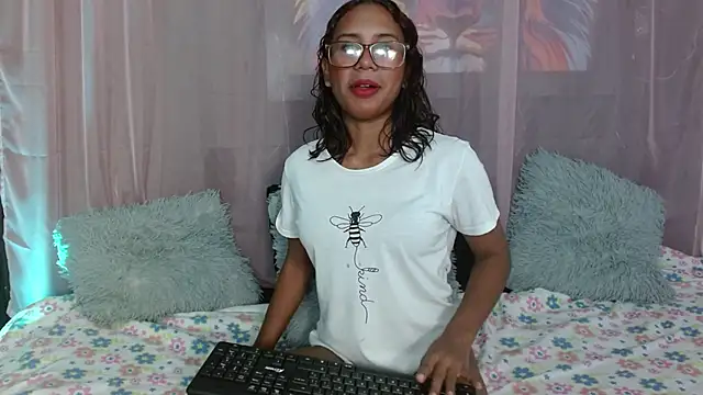 Snapshot of Nicole_Brown1126 chatting on December 20, 9:28 pm Nicole Brown1126 online show from December 20, 9:28 pm