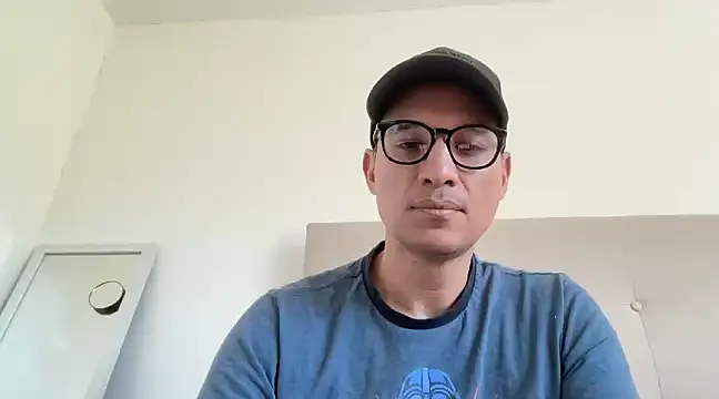 Snapshot of alex_ruiz85 chatting on February 7, 7:49 pm alex ruiz85 online show from February 7, 7:49 pm