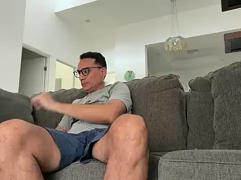 Snapshot of alex_ruiz85 chatting on September 10, 7:03 pm alex ruiz85 online show from September 10, 7:03 pm