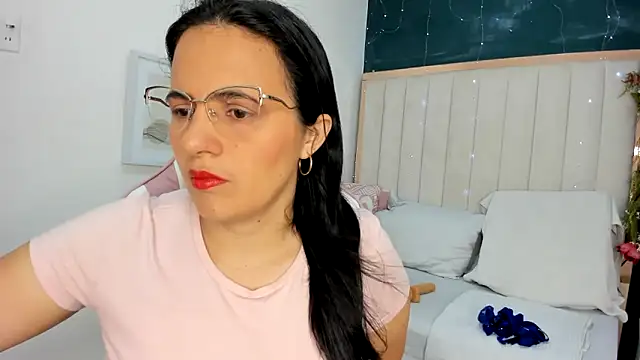 Snapshot of africa_holmes chatting on October 2, 1:45 am africa holmes online show from October 2, 1:45 am