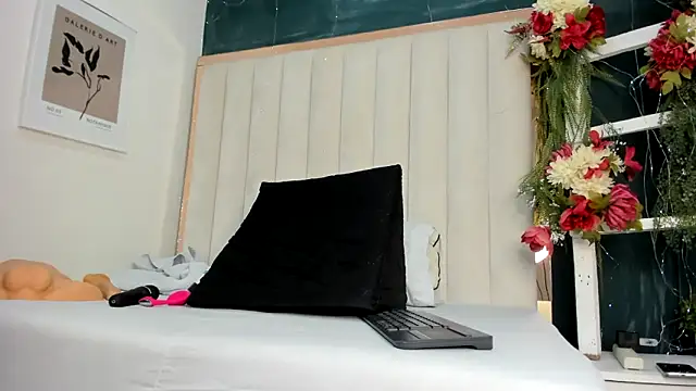 Snapshot of africa_holmes chatting on November 9, 2:54 am africa holmes online show from November 9, 2:54 am