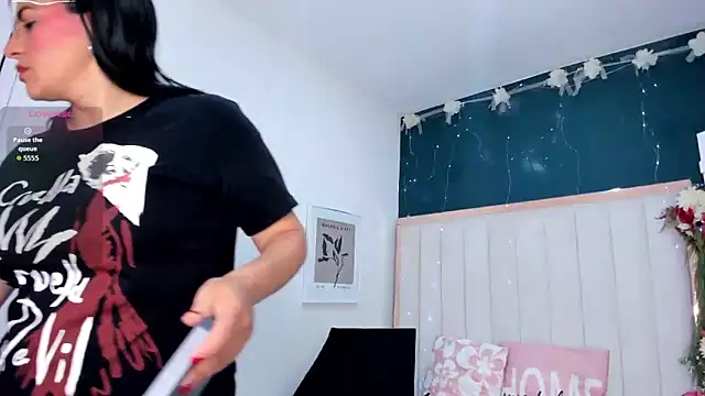 Snapshot of africa_holmes chatting on November 23, 2:11 am africa holmes online show from November 23, 2:11 am