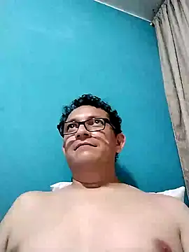 Snapshot of Bombi22 chatting on December 16, 5:17 am Bombi22 online show from December 16, 5:17 am