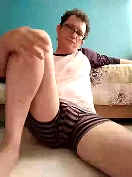 Snapshot of Bombi22 chatting on January 7, 3:23 pm Bombi22 online show from January 7, 3:23 pm