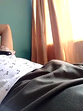 Snapshot of Bombi22 chatting on February 12, 6:19 pm Bombi22 online show from February 12, 6:19 pm