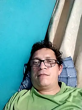 Snapshot of Bombi22 chatting on February 18, 5:31 am Bombi22 online show from February 18, 5:31 am