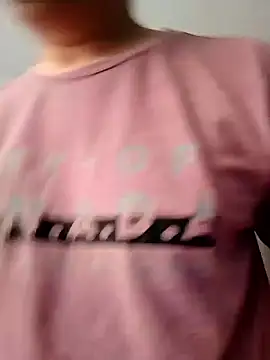 Snapshot of Bombi22 chatting on February 18, 6:26 pm Bombi22 online show from February 18, 6:26 pm