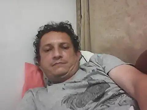 Snapshot of Bombi22 chatting on October 10, 4:11 am Bombi22 online show from October 10, 4:11 am