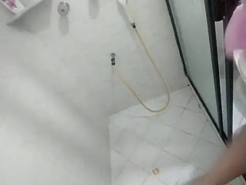 Snapshot of Bombi22 chatting on November 12, 7:13 pm Bombi22 online show from November 12, 7:13 pm