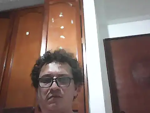 Snapshot of Bombi22 chatting on November 17, 4:18 am Bombi22 online show from November 17, 4:18 am