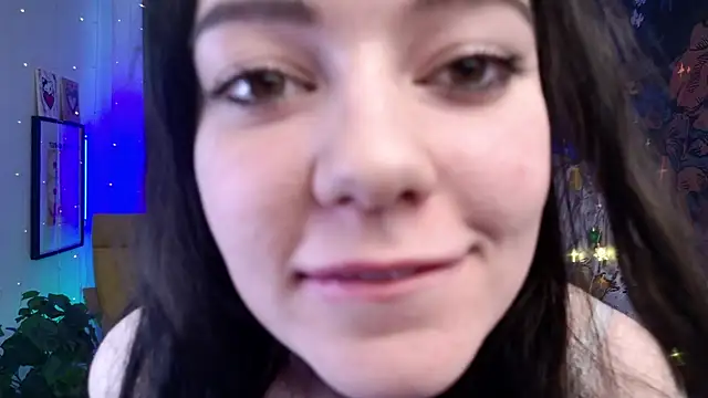 Snapshot of Lana__Cute_ chatting on December 15, 9:35 am Lana Cute online show from December 15, 9:35 am