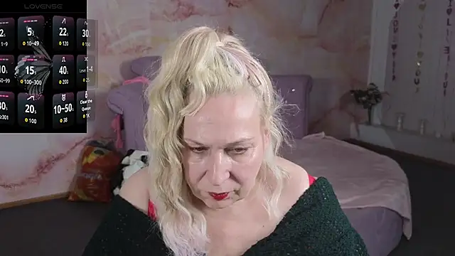 Snapshot of Penelope_Pinky chatting on June 10, 12:26 pm Penelope Pinky online show from June 10, 12:26 pm