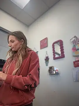 Snapshot of PrettiPluto chatting on December 13, 7:53 pm PrettiPluto online show from December 13, 7:53 pm