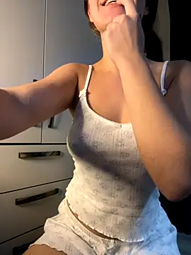 Snapshot of mi_michelle chatting on November 20, 3:34 pm mi michelle online show from November 20, 3:34 pm