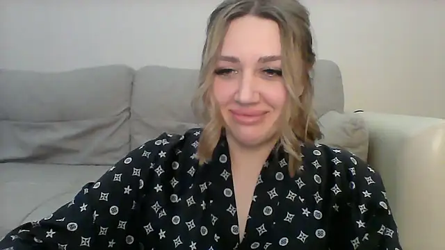 Snapshot of VickyLove047 chatting on January 2, 8:02 pm VickyLove047 online show from January 2, 8:02 pm