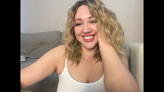 VickyLove047 online show from July 4, 6:30 am