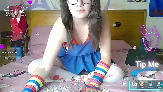 Snapshot of MilahHot13 chatting on October 29, 2:03 am MilahHot13 online show from October 29, 2:03 am