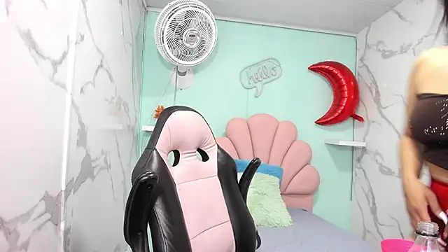 Snapshot of karime_sexygirl chatting on September 28, 11:26 am karime sexygirl online show from September 28, 11:26 am