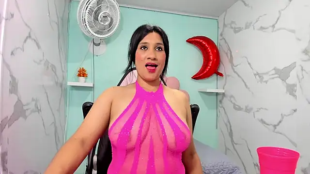 Snapshot of karime_sexygirl chatting on October 4, 11:19 am karime sexygirl online show from October 4, 11:19 am