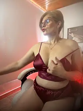 Snapshot of Adeellee_ chatting on October 20, 2:06 pm Adeellee online show from October 20, 2:06 pm