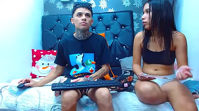 Snapshot of exotic_hot_couple chatting on December 26, 3:59 am exotic hot couple online show from December 26, 3:59 am