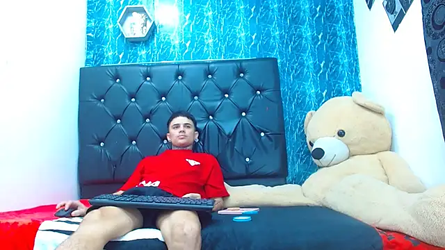 Snapshot of exotic_hot_couple chatting on January 31, 1:22 am exotic hot couple online show from January 31, 1:22 am