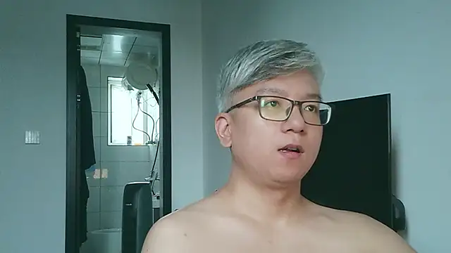 Snapshot of leoUSIR chatting on September 17, 8:49 am leoUSIR online show from September 17, 8:49 am