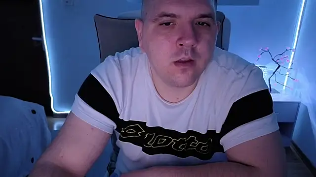 Snapshot of JasonJacks chatting on May 12, 2:30 am JasonJacks online show from May 12, 2:30 am