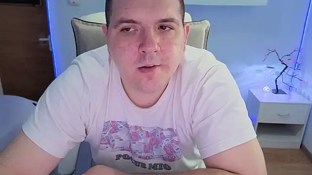 Snapshot of JasonJacks chatting on June 20, 10:07 am JasonJacks online show from June 20, 10:07 am