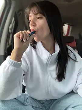 Snapshot of JulliaVegas chatting on October 23, 2:11 am JulliaVegas online show from October 23, 2:11 am