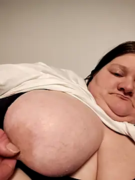 chrissybear84 online show from February 19, 6:00 pm